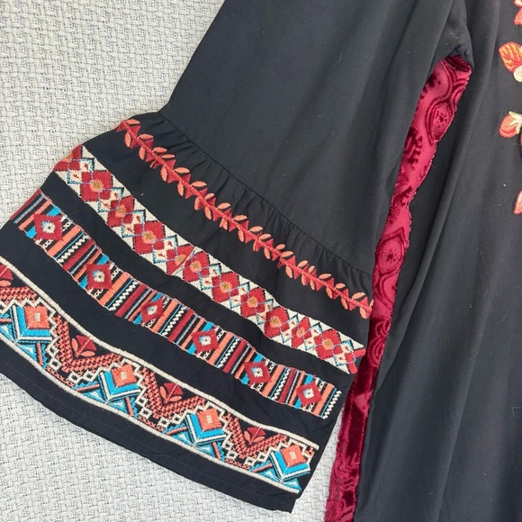 John Mark Red Velvet Embroidered Floral Tunic Flared Sleeves Aztec Boho Size XL - Picture 5 of 10